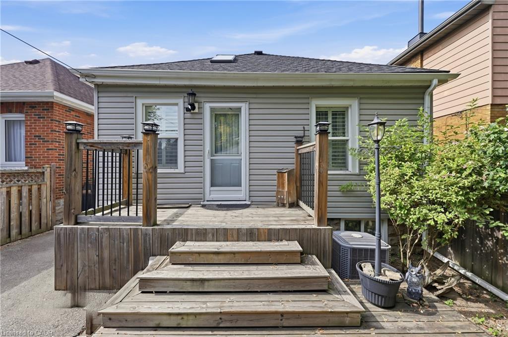 84 Barons Avenue N Property Photo 26