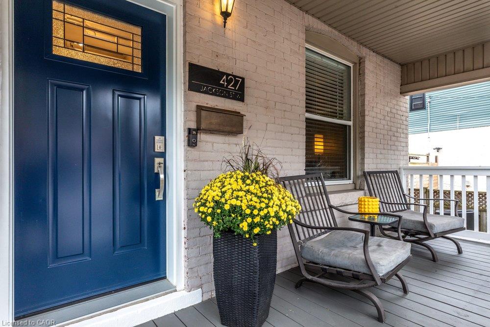 427 Jackson Street W Property Photo 3
