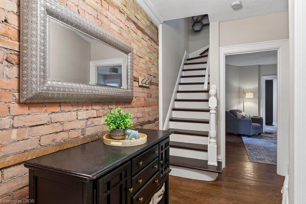 427 Jackson Street W Property Photo 5