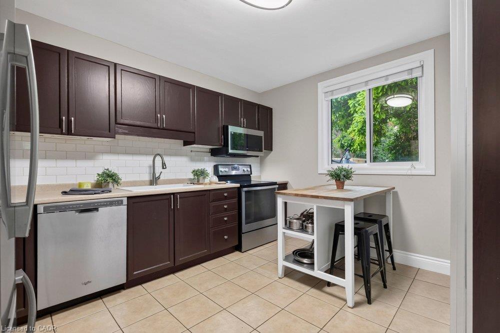 427 Jackson Street W Property Photo 11