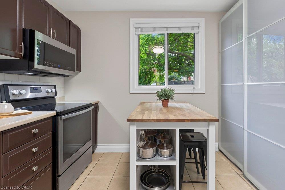 427 Jackson Street W Property Photo 14