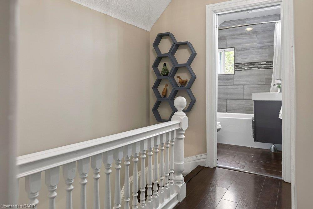 427 Jackson Street W Property Photo 15