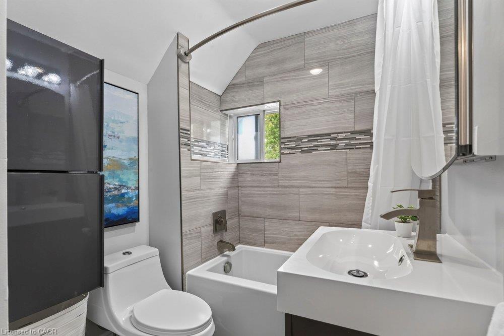 427 Jackson Street W Property Photo 18