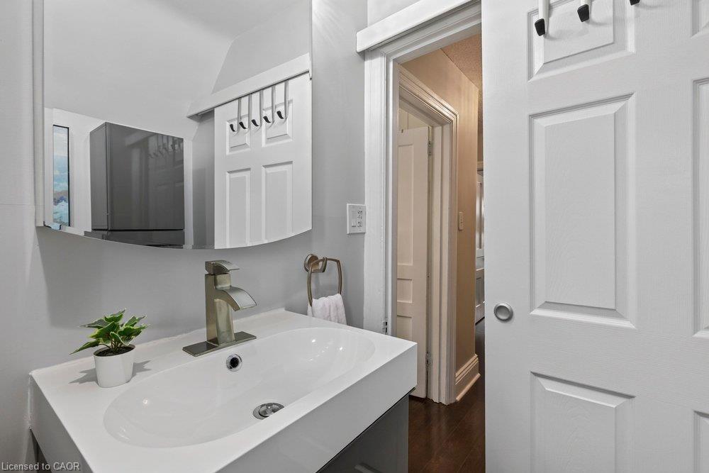 427 Jackson Street W Property Photo 19