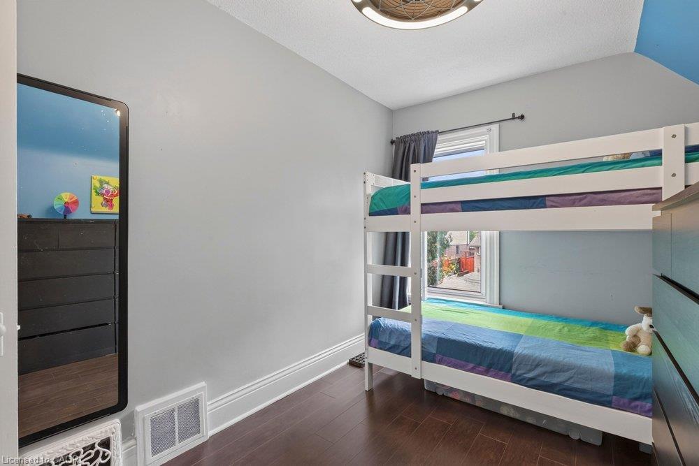 427 Jackson Street W Property Photo 22
