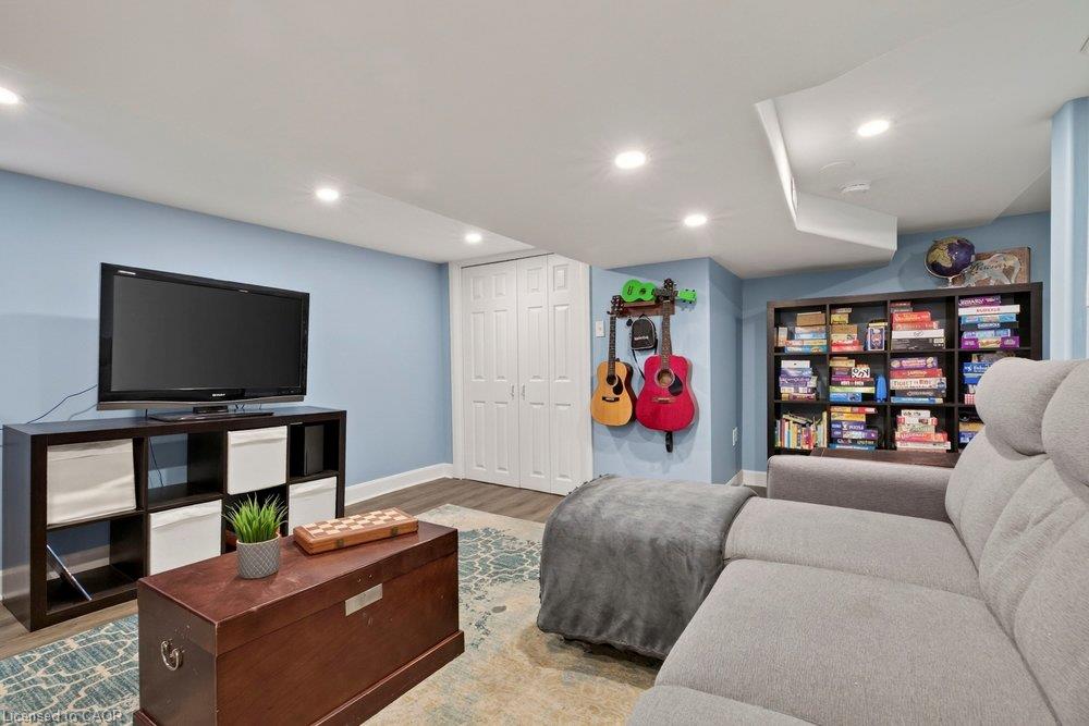 427 Jackson Street W Property Photo 26