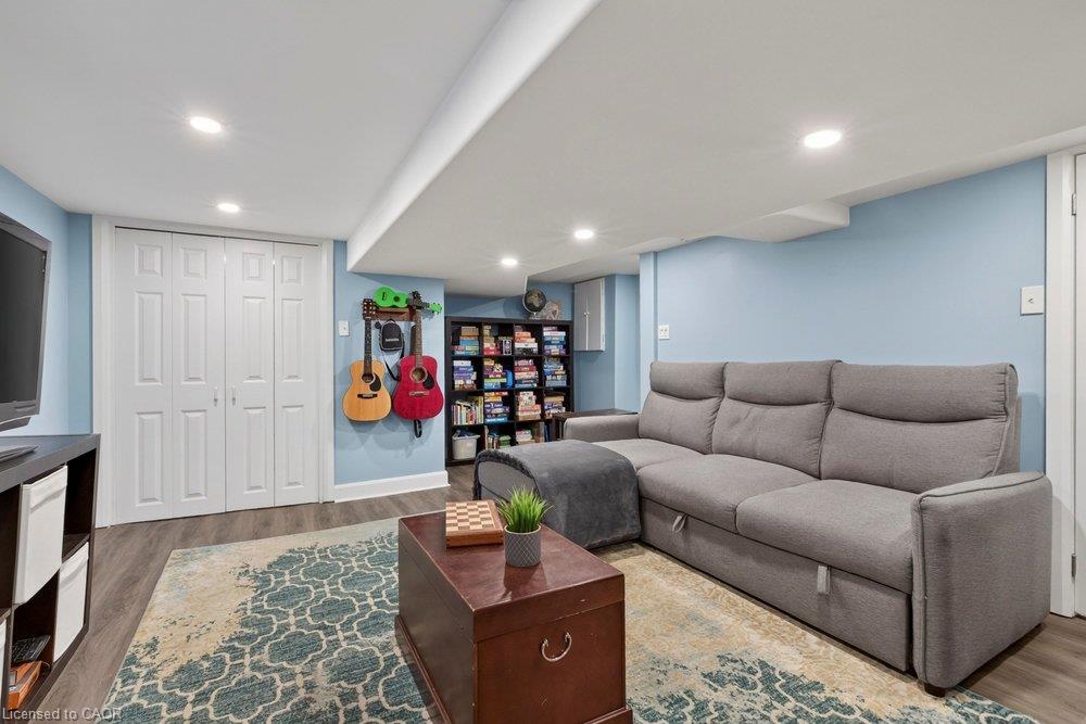 427 Jackson Street W Property Photo 27