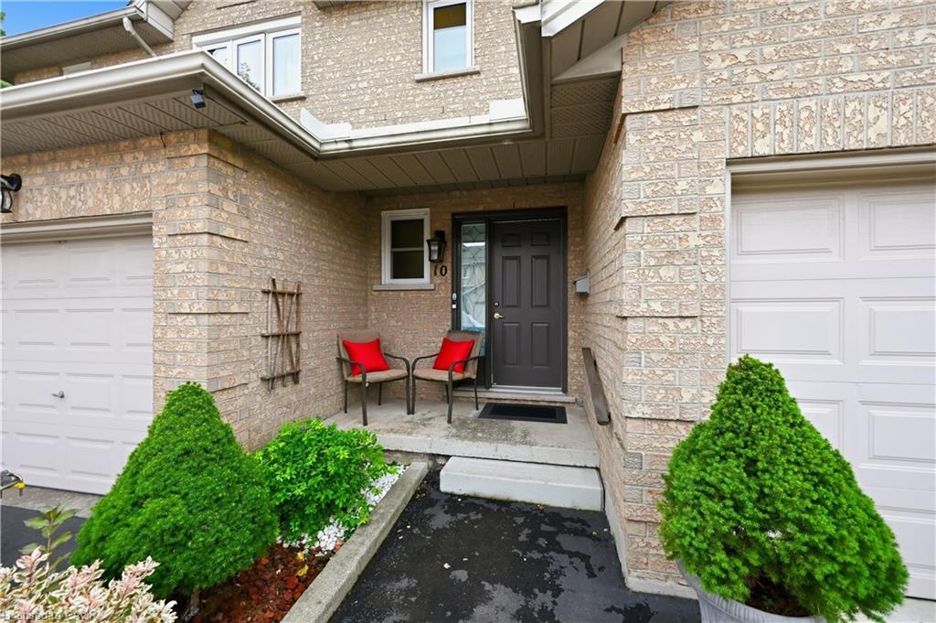 10-1310 Upper Wentworth Street Property Photo 4