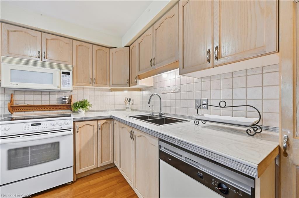 10-1310 Upper Wentworth Street Property Photo 7