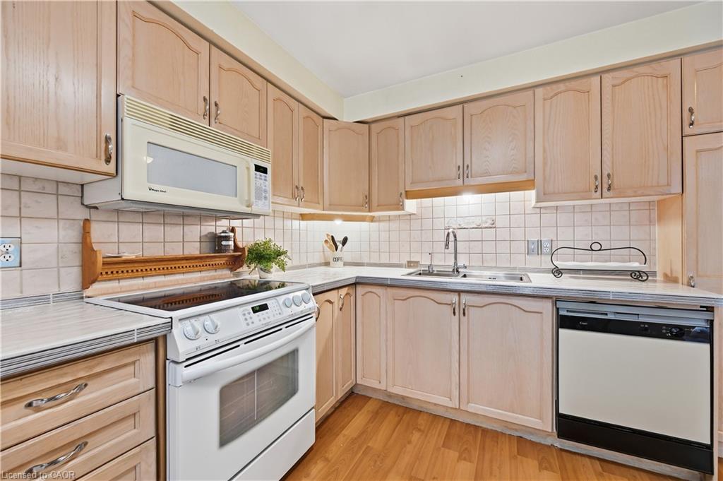 10-1310 Upper Wentworth Street Property Photo 10
