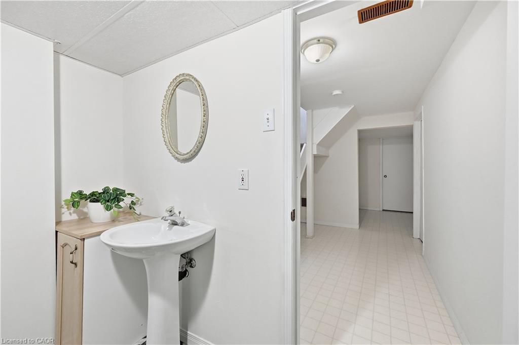 10-1310 Upper Wentworth Street Property Photo 29