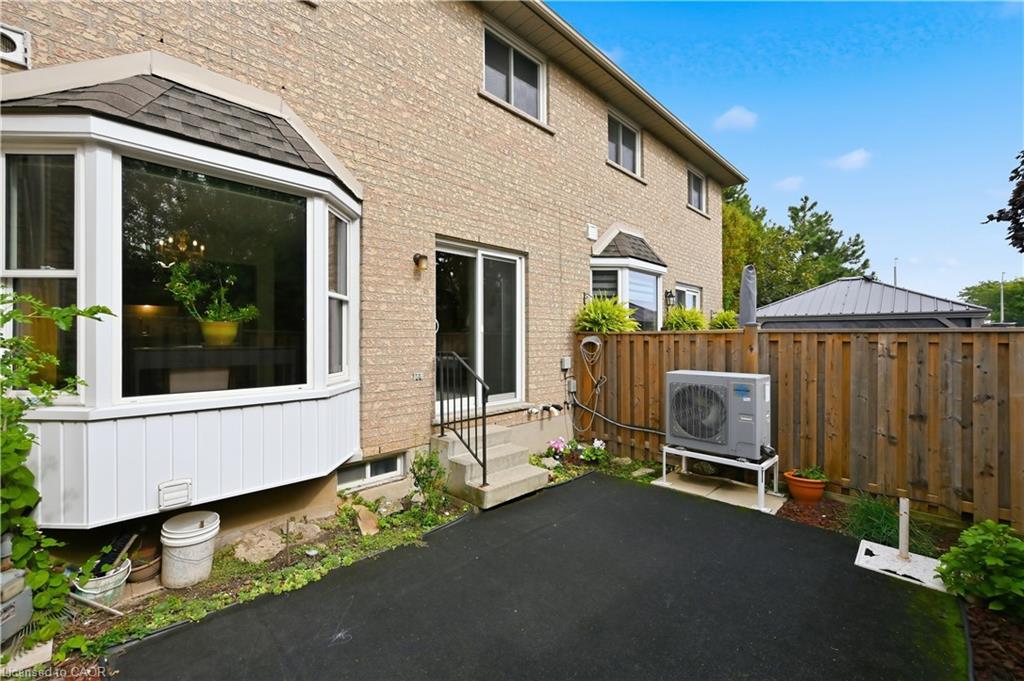 10-1310 Upper Wentworth Street Property Photo 32
