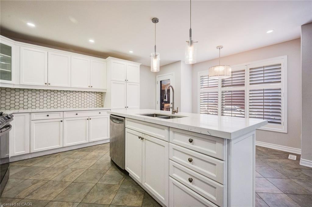 358 Laundon Terrace Property Photo 14