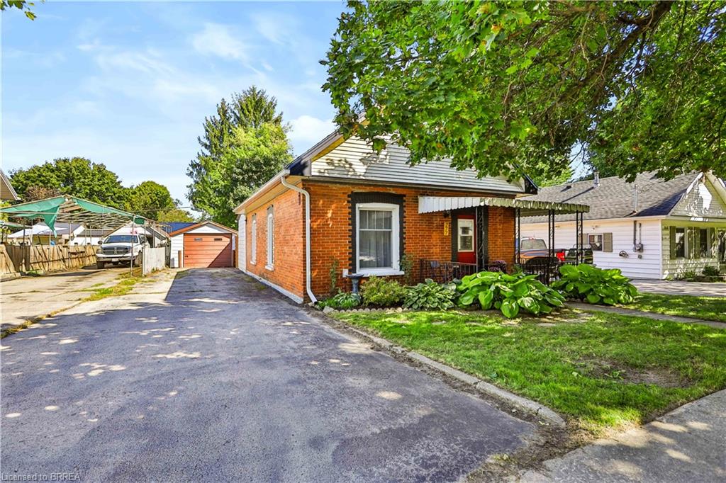 277 Queen Street N Property Photo 3
