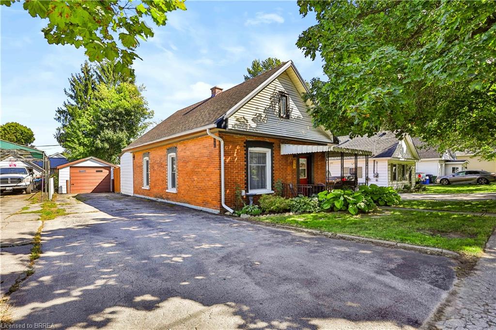 277 Queen Street N Property Photo 5