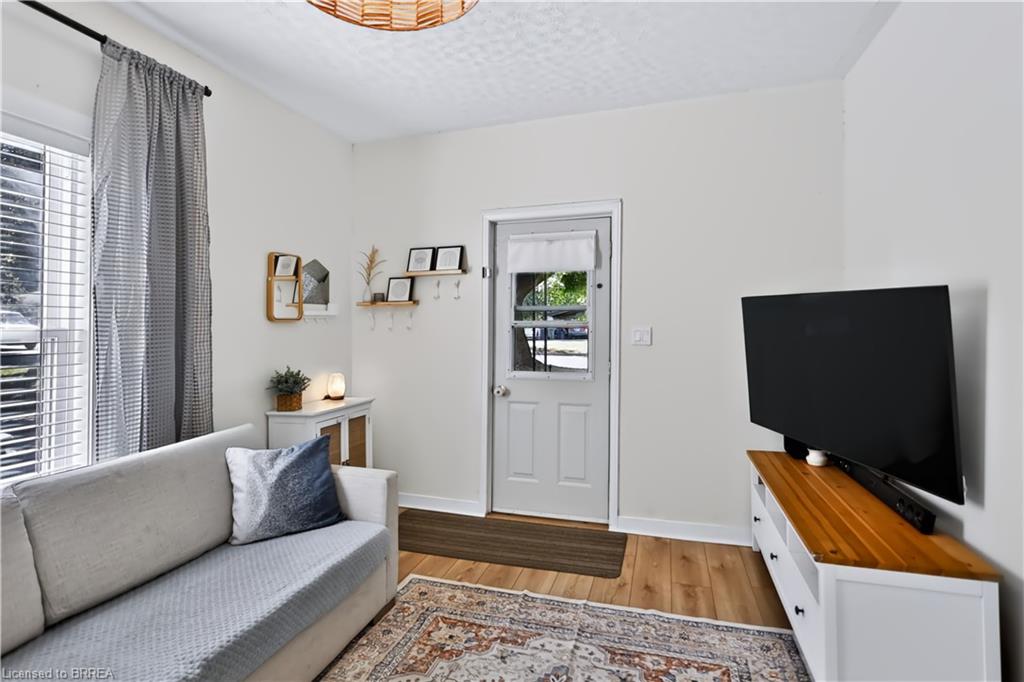 277 Queen Street N Property Photo 7