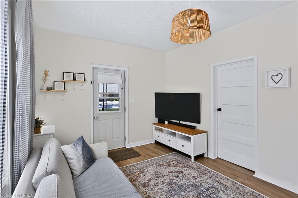 277 Queen Street N Property Photo 8