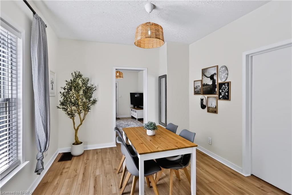 277 Queen Street N Property Photo 9