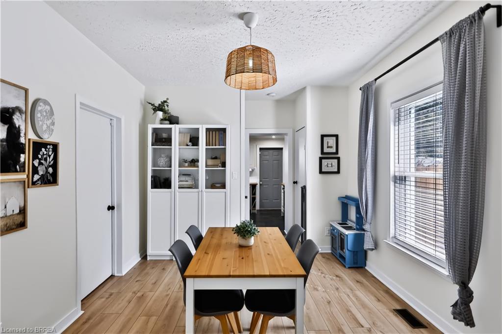 277 Queen Street N Property Photo 10