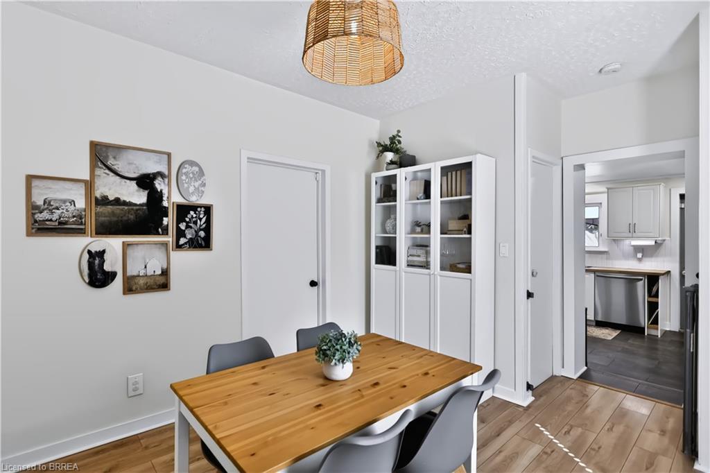 277 Queen Street N Property Photo 11
