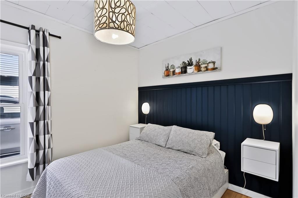 277 Queen Street N Property Photo 12