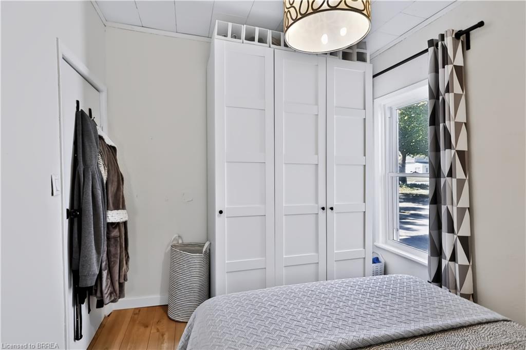 277 Queen Street N Property Photo 13