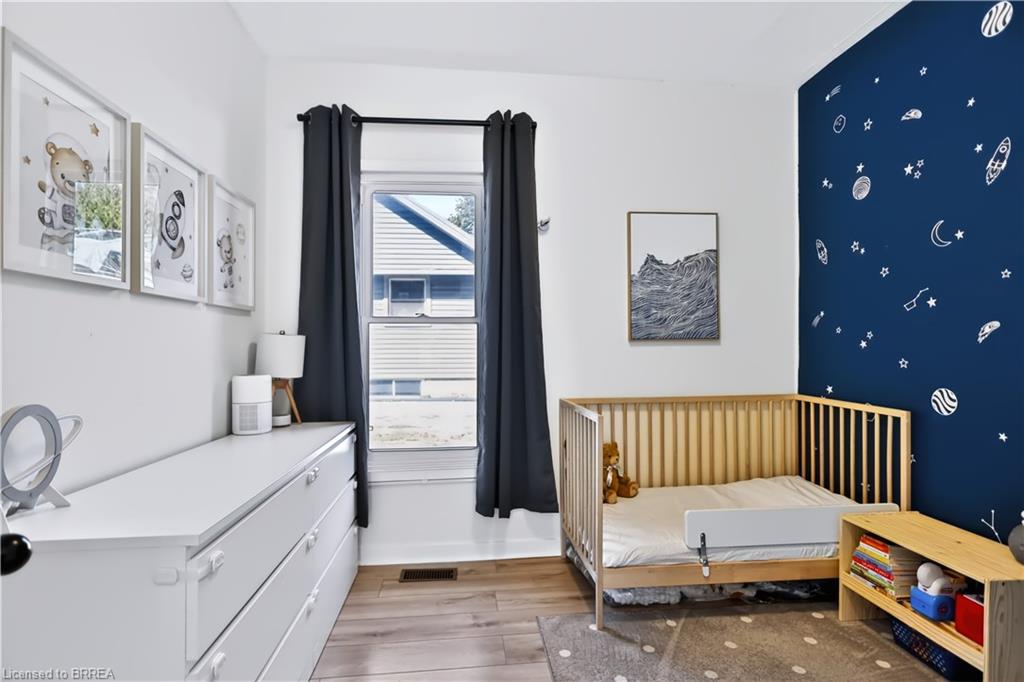 277 Queen Street N Property Photo 14