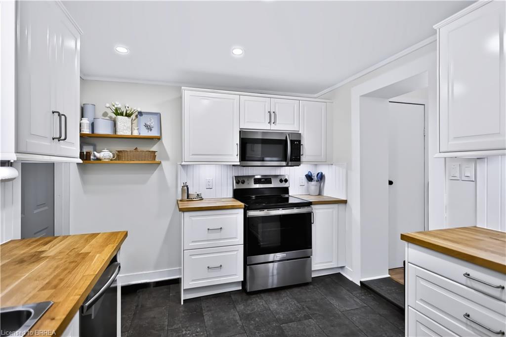 277 Queen Street N Property Photo 16