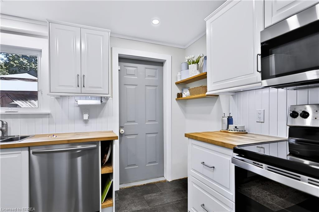 277 Queen Street N Property Photo 20