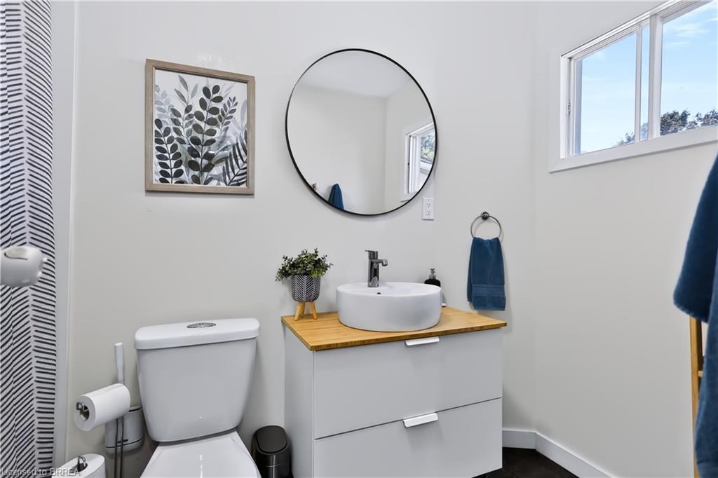 277 Queen Street N Property Photo 21