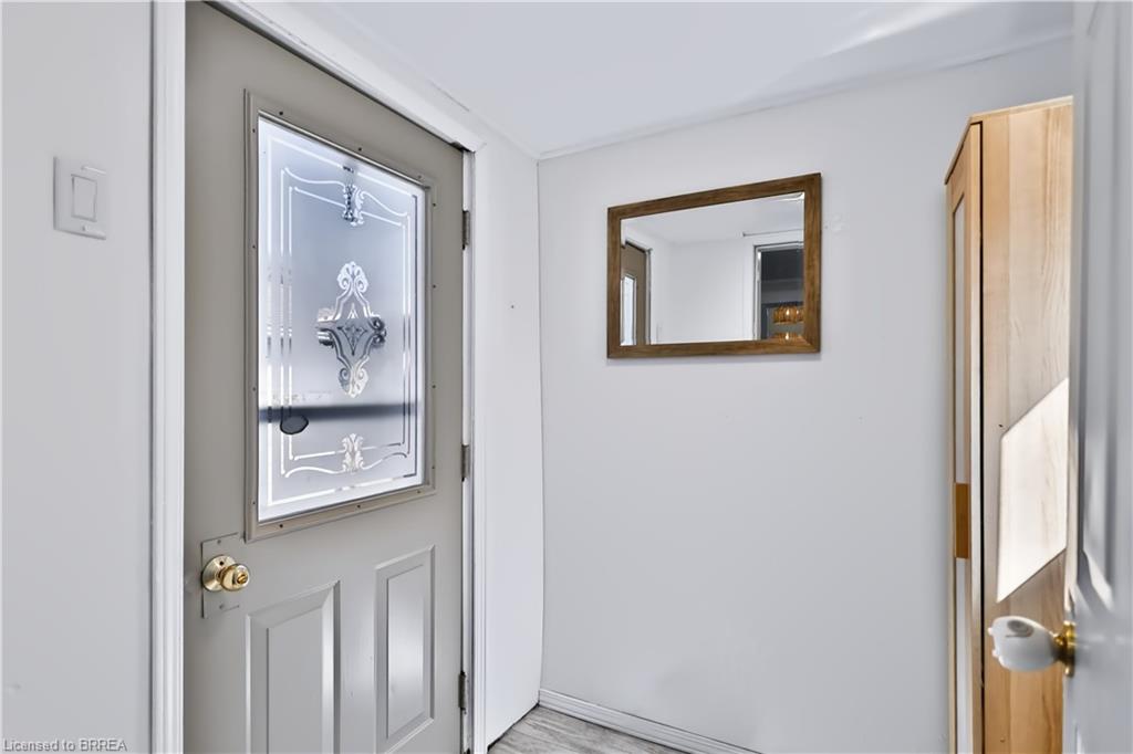 277 Queen Street N Property Photo 23