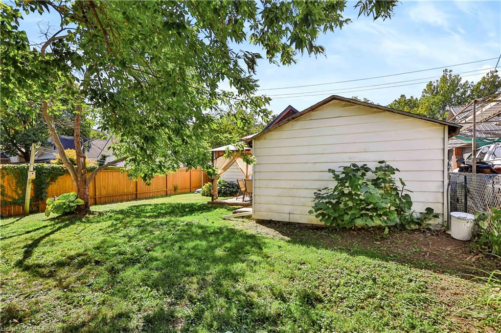277 Queen Street N Property Photo 27