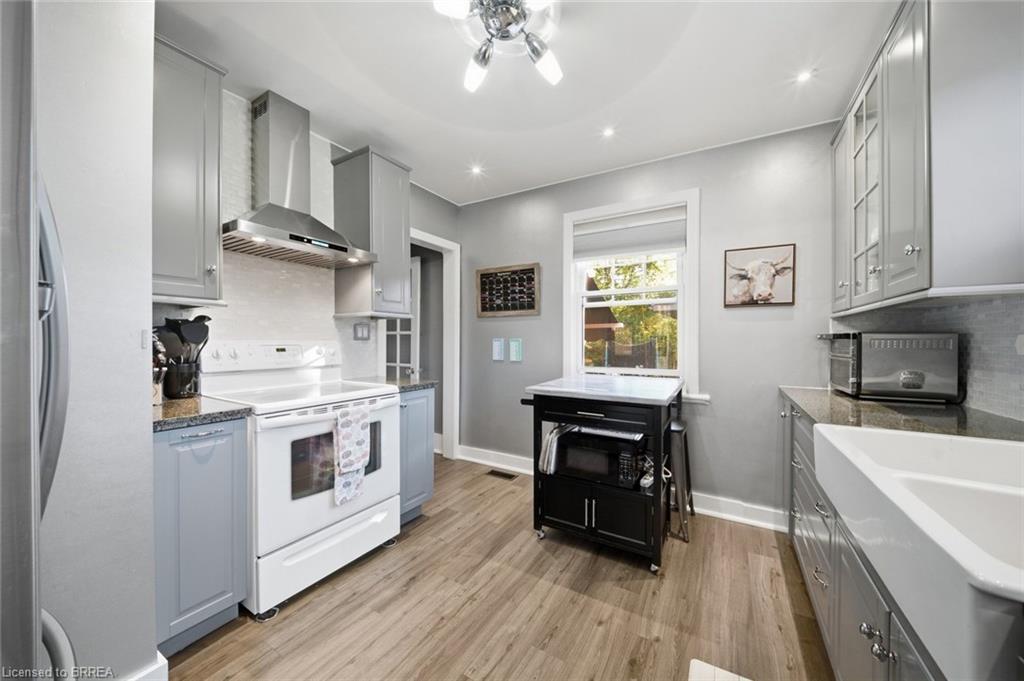 13 Forest Road Property Photo 27