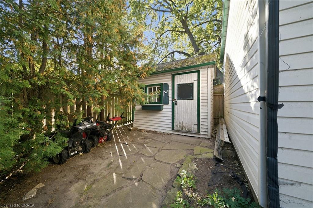 13 Forest Road Property Photo 43