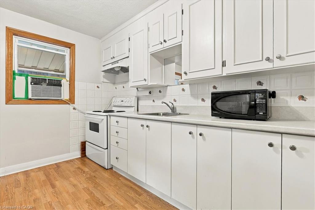 115 Roxborough Avenue Property Photo 11