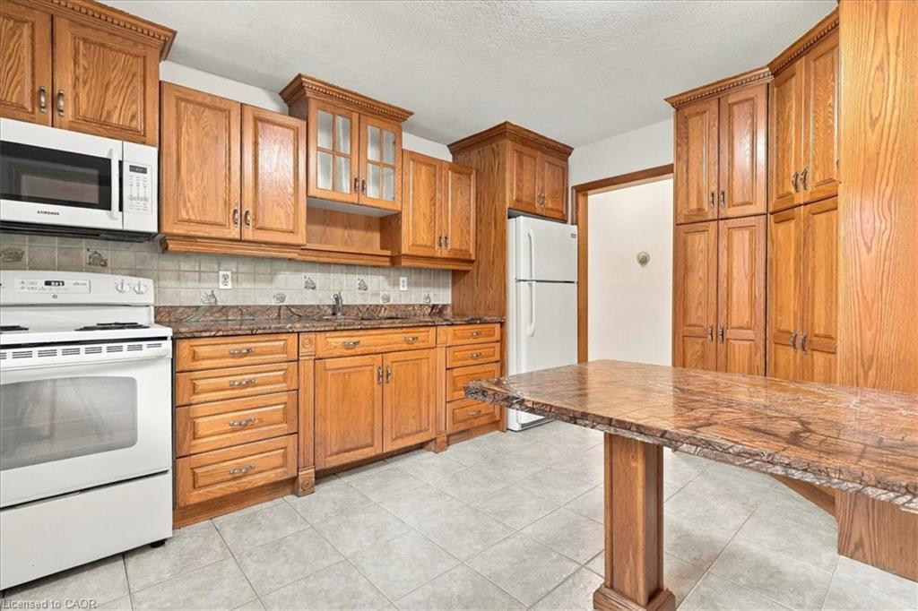 115 Roxborough Avenue Property Photo 23