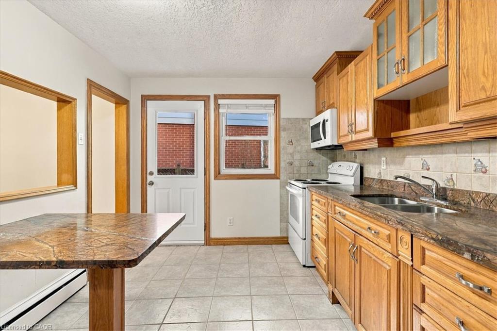 115 Roxborough Avenue Property Photo 26