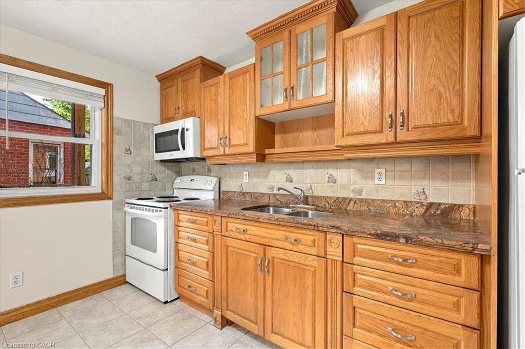 115 Roxborough Avenue Property Photo 28