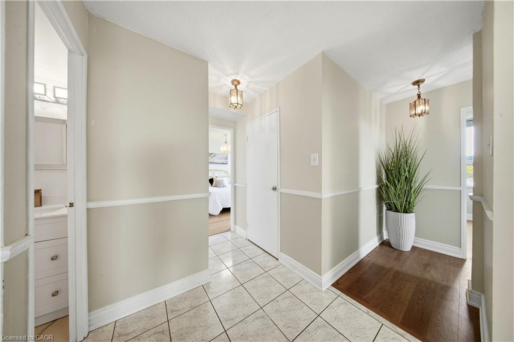 602-2055 Upper Middle Road Property Photo 11