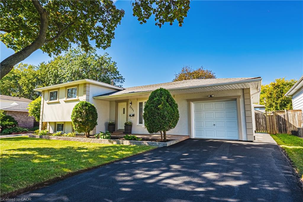 2231 Urwin Crescent Property Photo 1