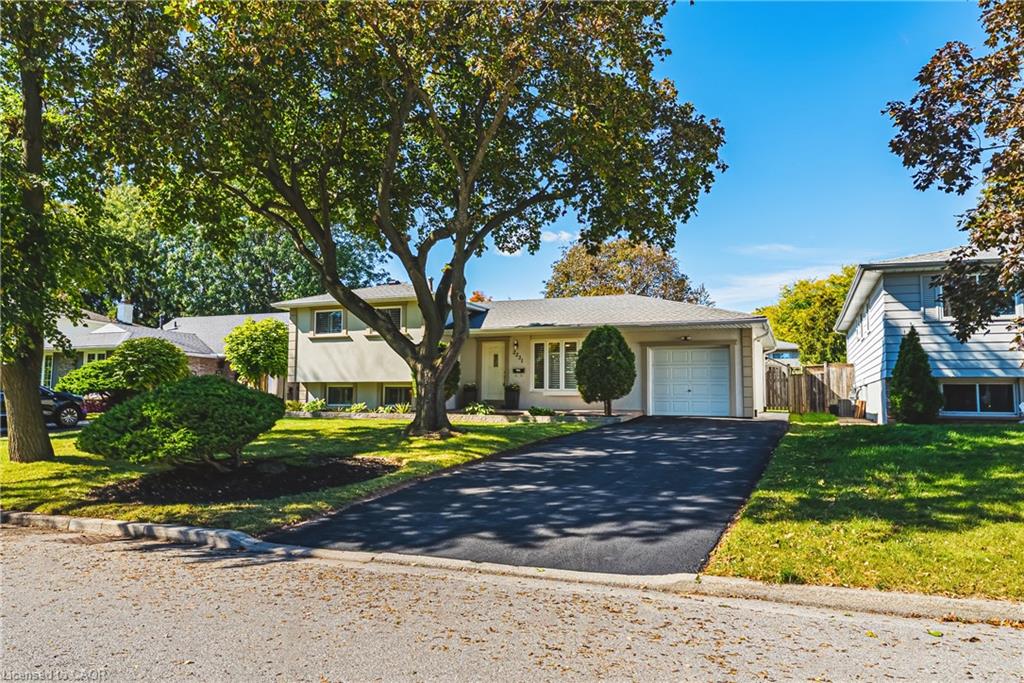 2231 Urwin Crescent Property Photo 2