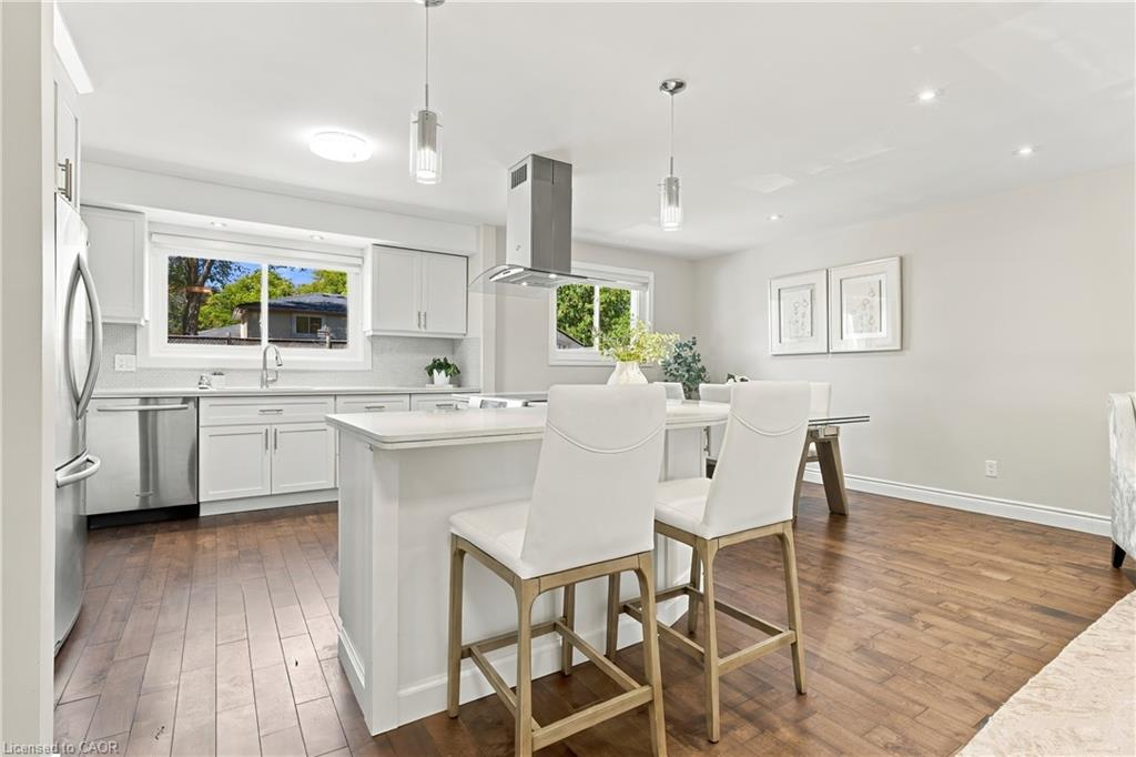 2231 Urwin Crescent Property Photo 6