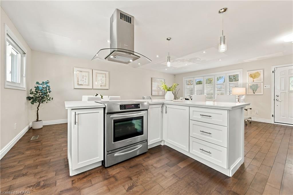 2231 Urwin Crescent Property Photo 8