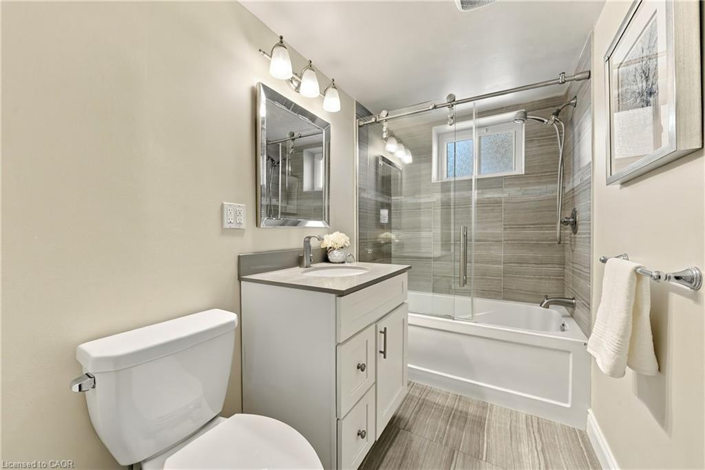 2231 Urwin Crescent Property Photo 23