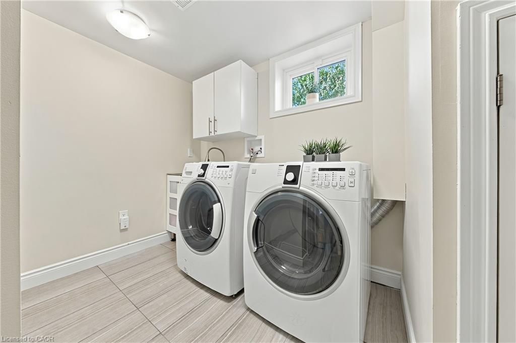 2231 Urwin Crescent Property Photo 24