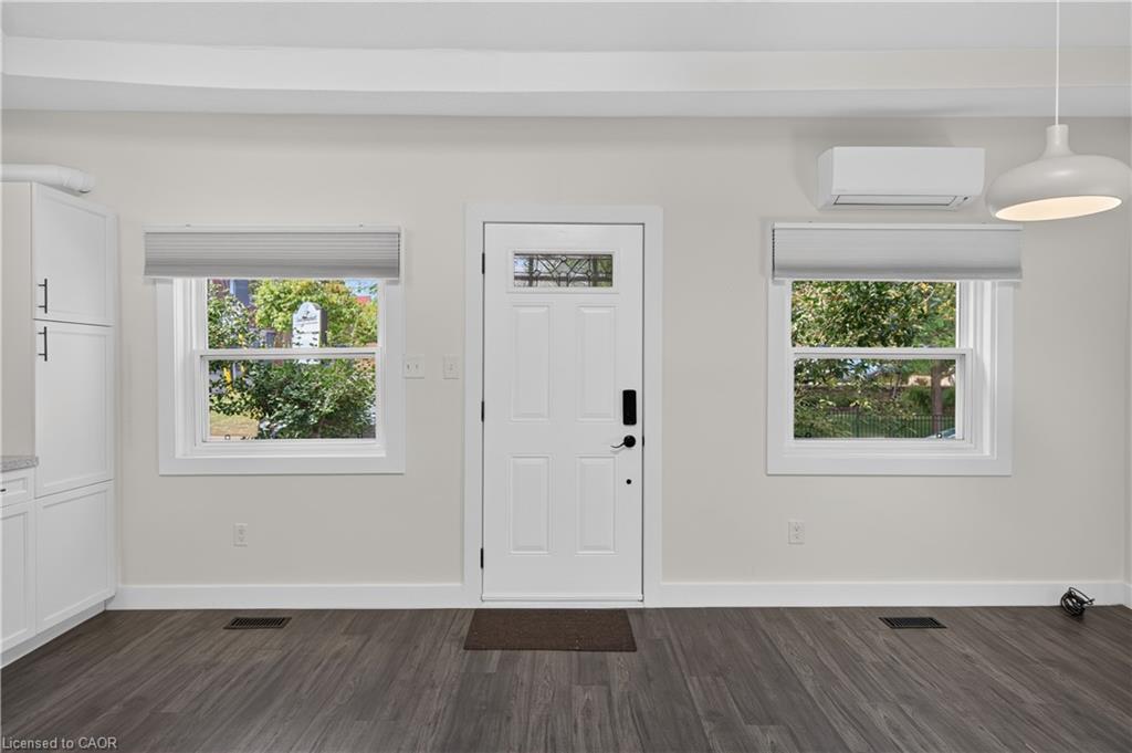 30 Ray Street N Property Photo 4