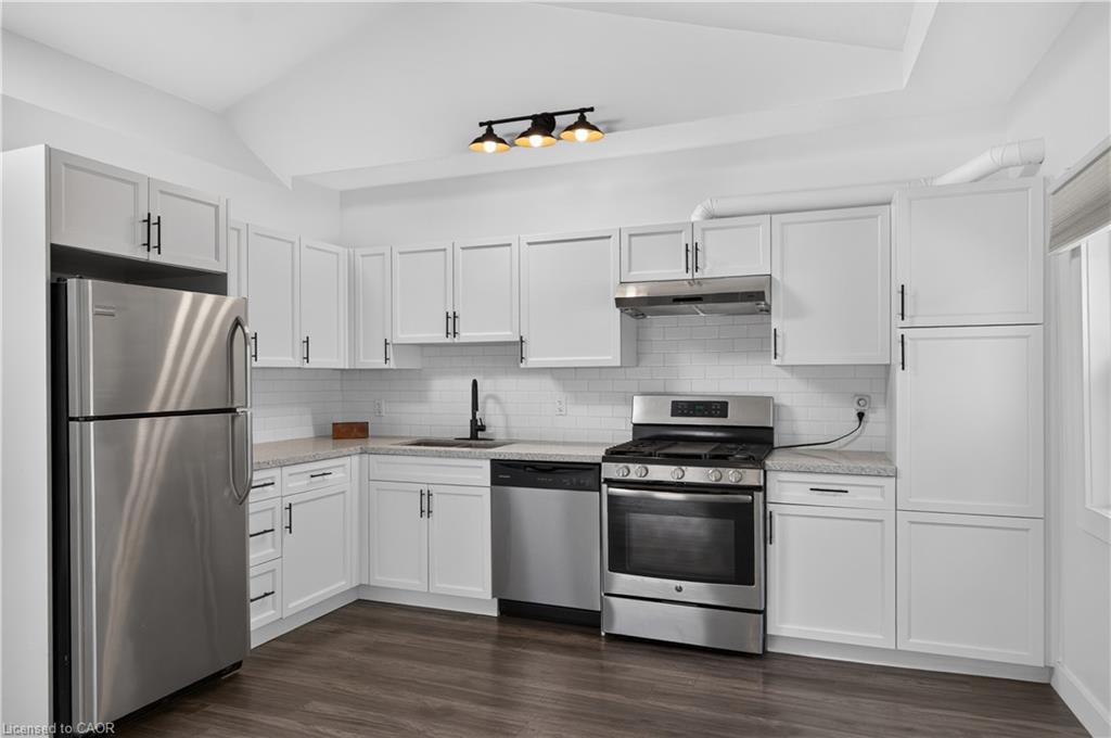30 Ray Street N Property Photo 6