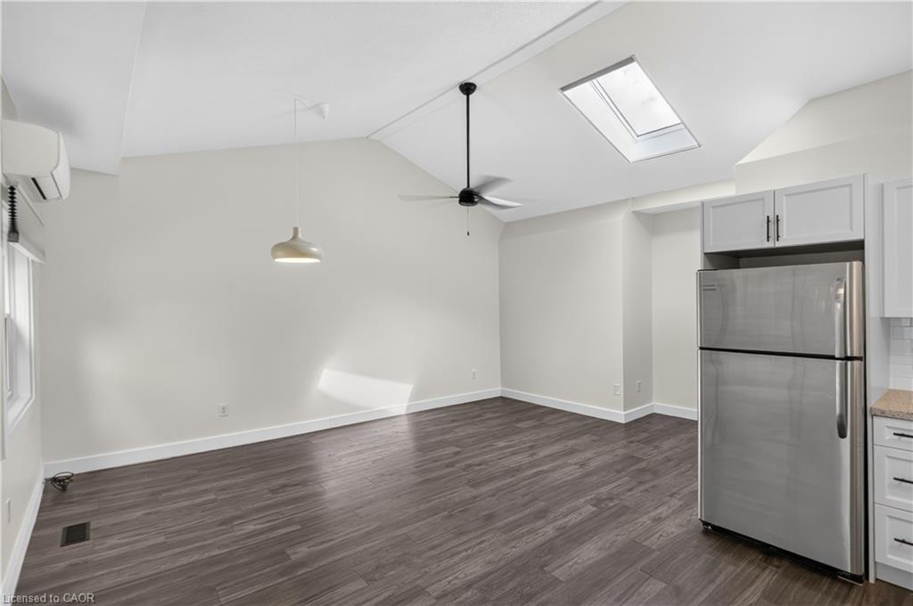 30 Ray Street N Property Photo 7