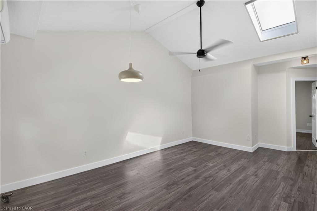 30 Ray Street N Property Photo 9