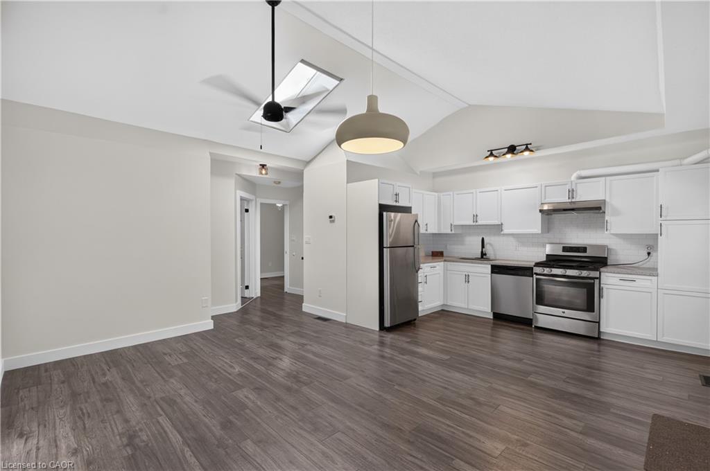 30 Ray Street N Property Photo 10